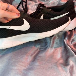 nike shoes// lightly worn